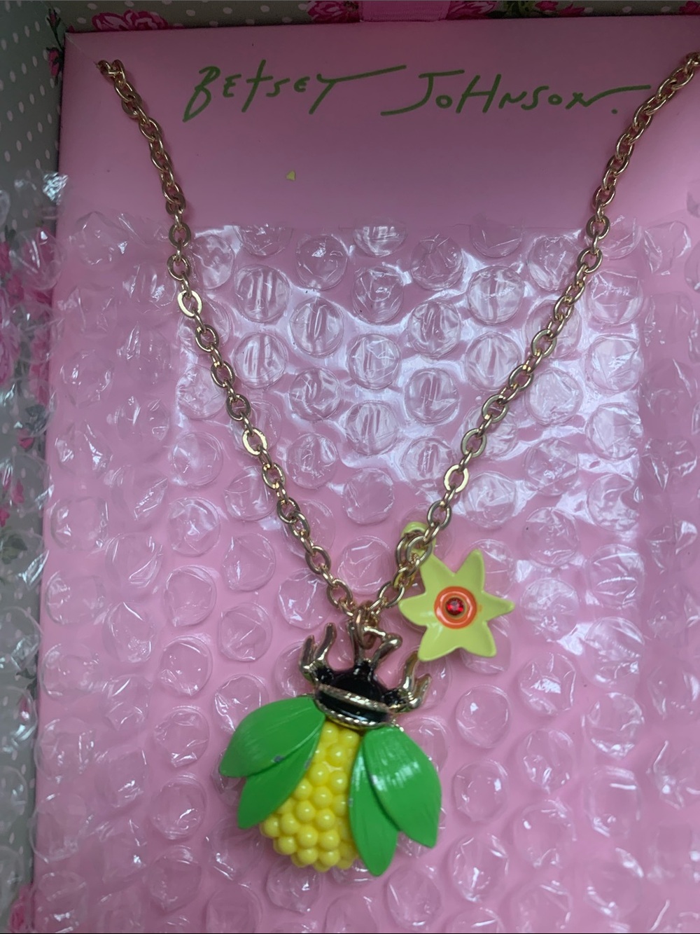 🆕- Betsey Johnson Gold Plated Bee Flower Pendant Necklace